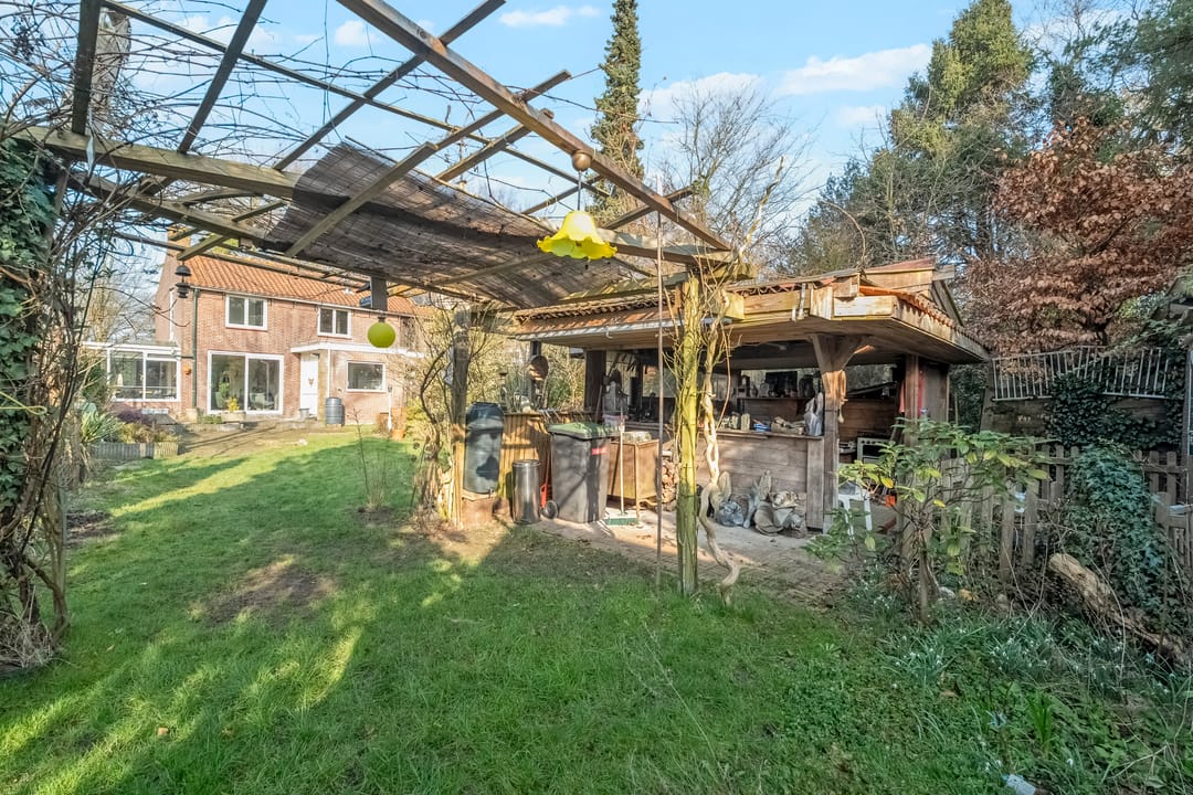 Spacious living with a dream garden in green Heiloo — 35