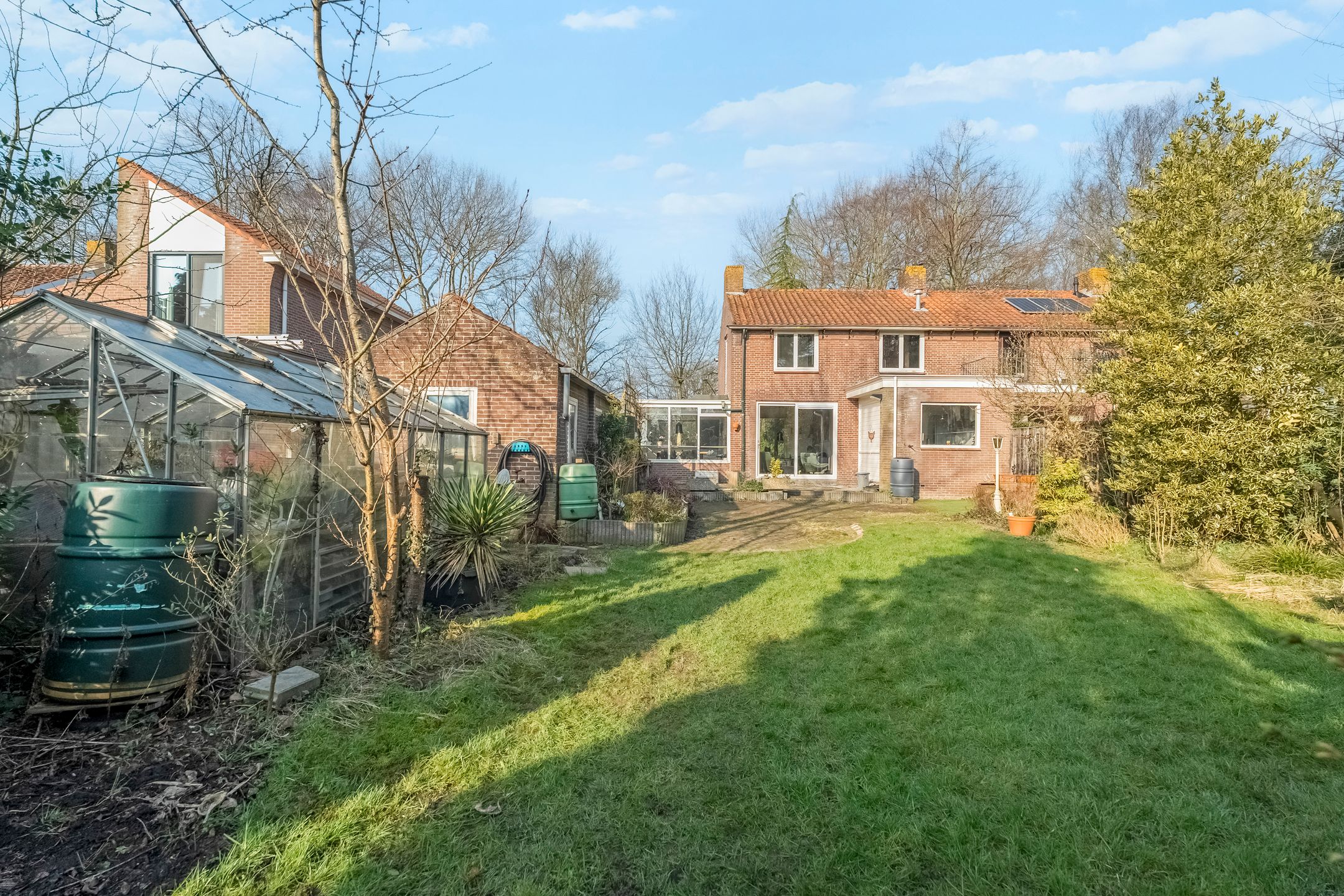 Spacious living with a dream garden in green Heiloo — 34