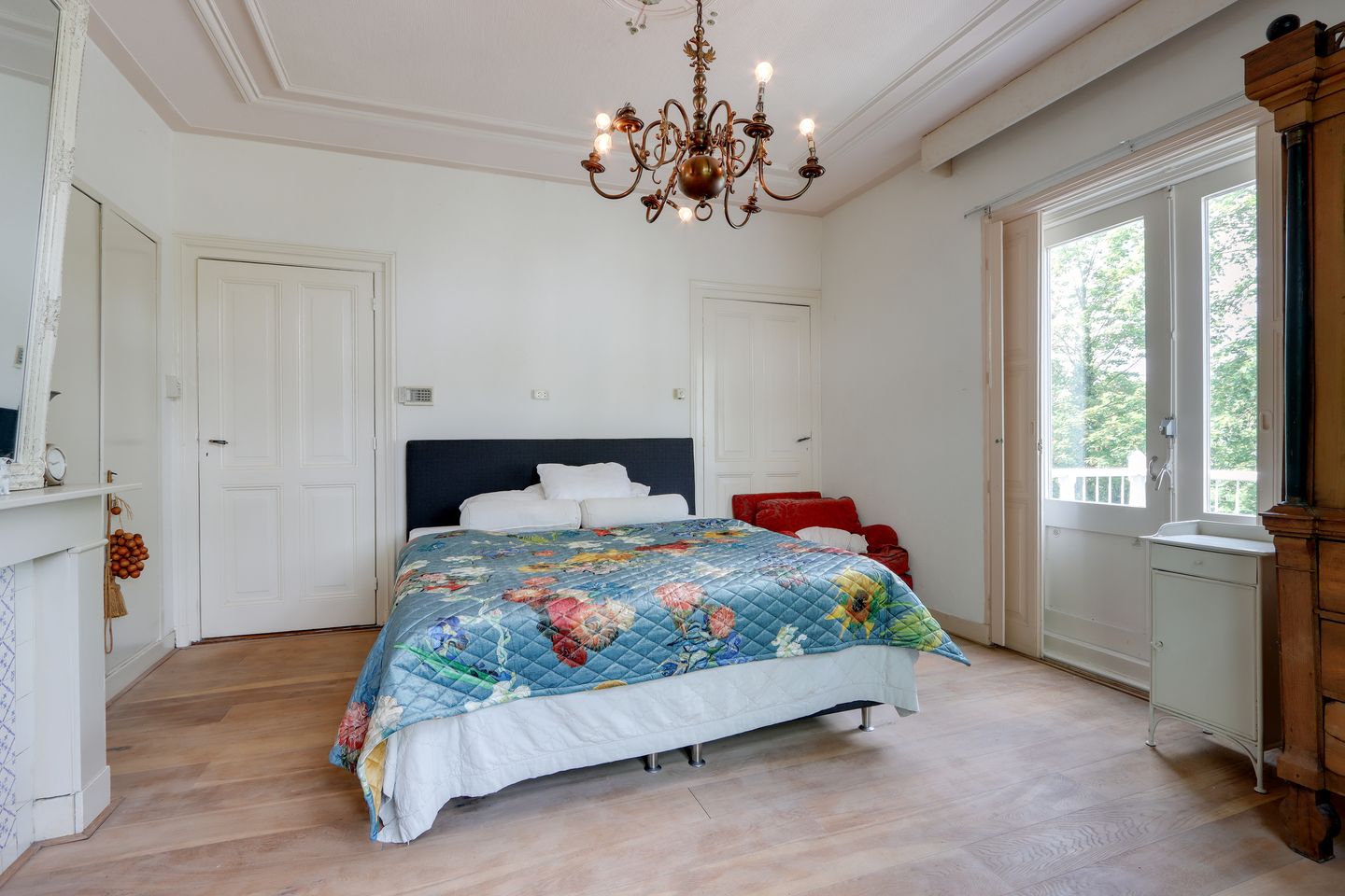 Unique Monumental Villa with Modern Comfort in Beverwijk Vondelkwartier — 25