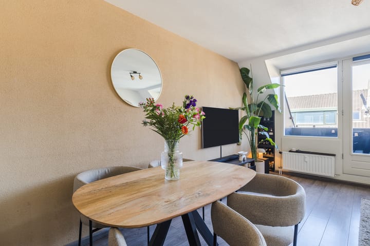 Foto 4 van van Tolstraat 4-R