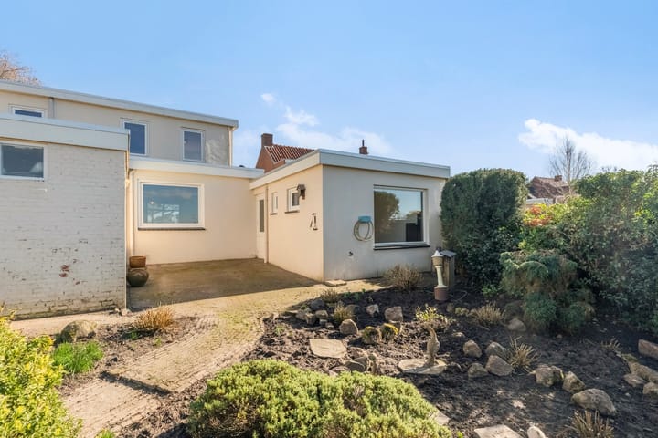 Foto 3 van Burgemeester van Loonstraat 1