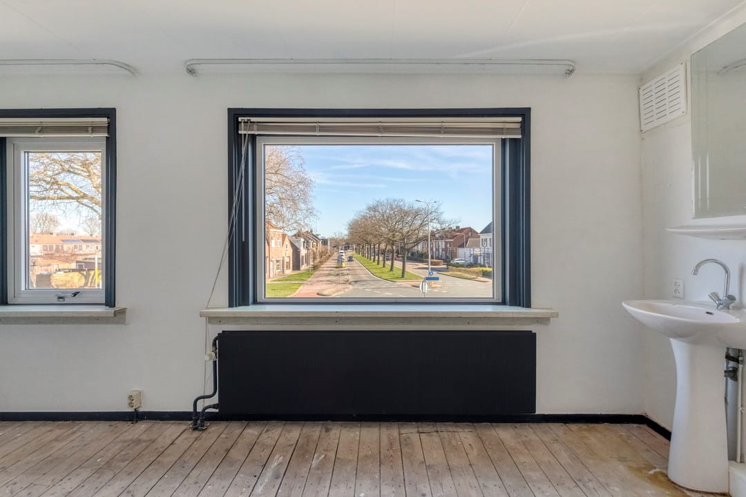 Photo 23 of Burgemeester van Loonstraat 1