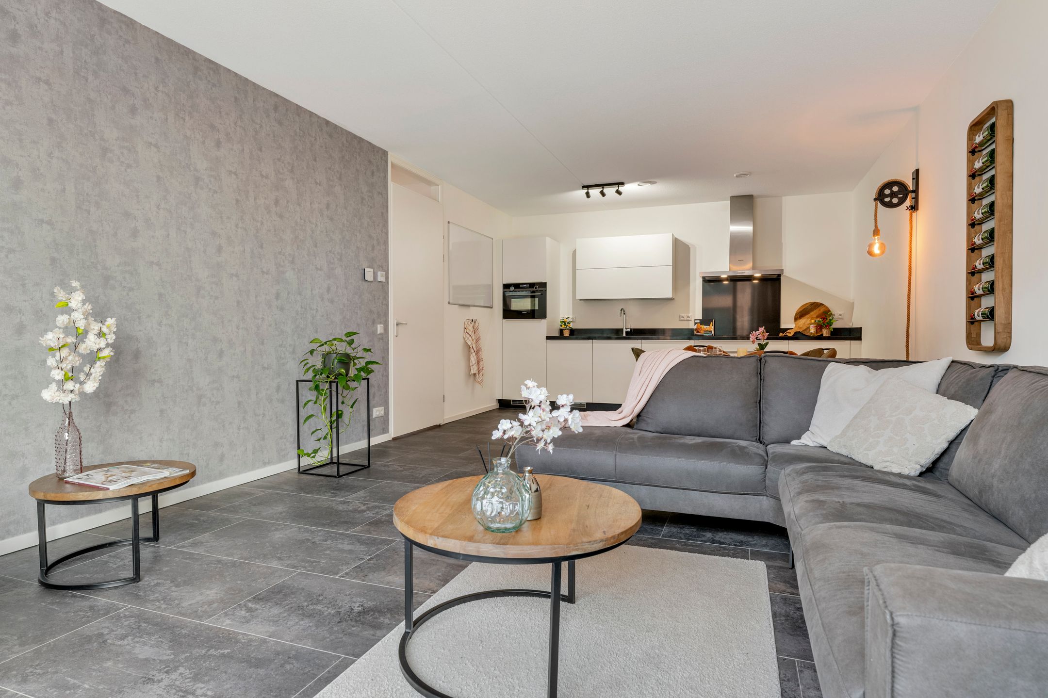 Modern Apartment in Paleiskwartier with Balcony and Parking — 15