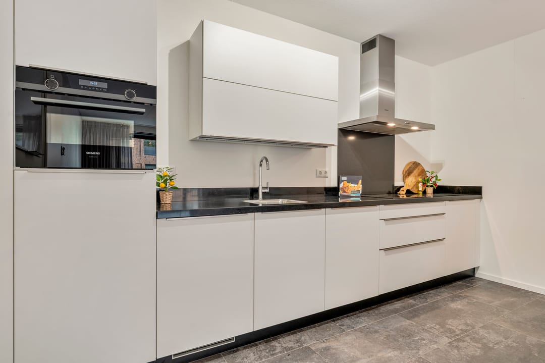 Modern Apartment in Paleiskwartier with Balcony and Parking — 21