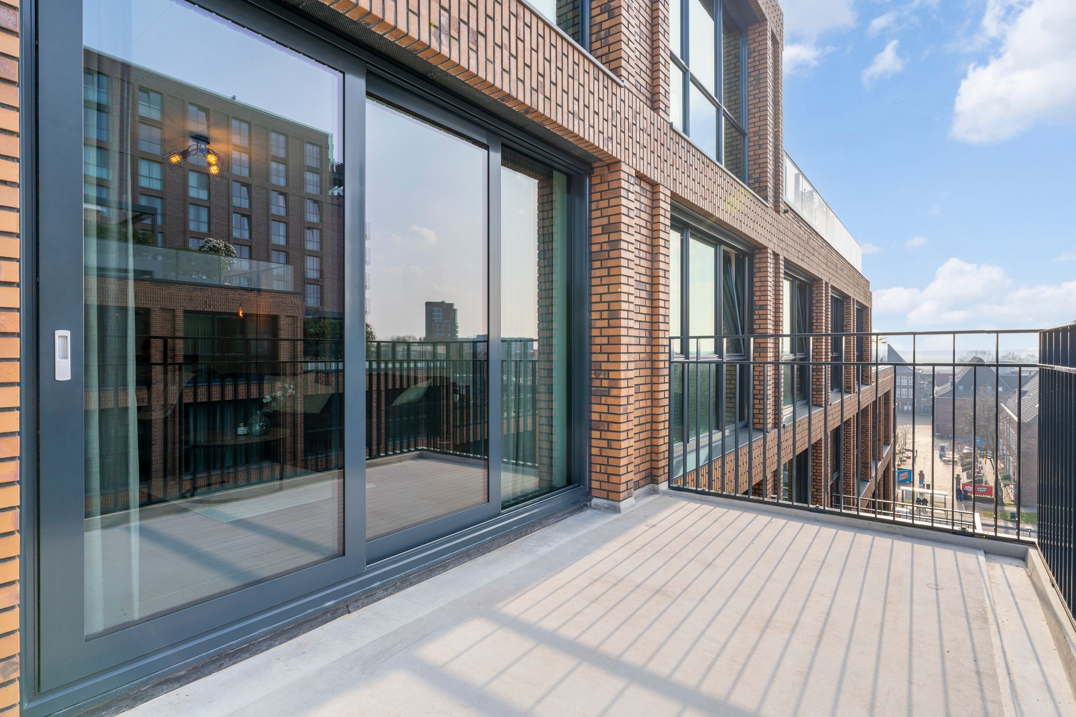 Modern Apartment in Paleiskwartier with Balcony and Parking — 30