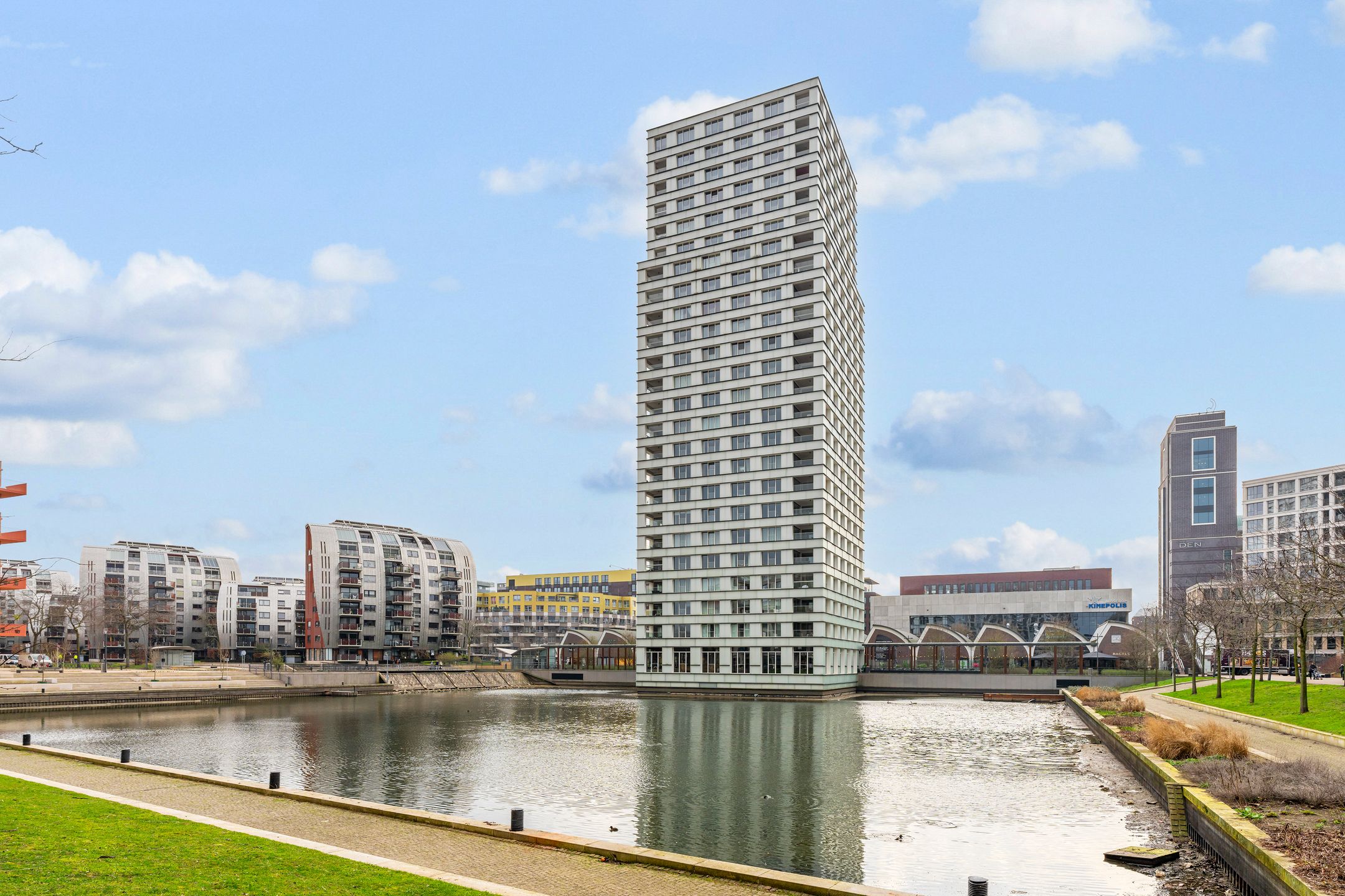 Modern Apartment in Paleiskwartier with Balcony and Parking — 48