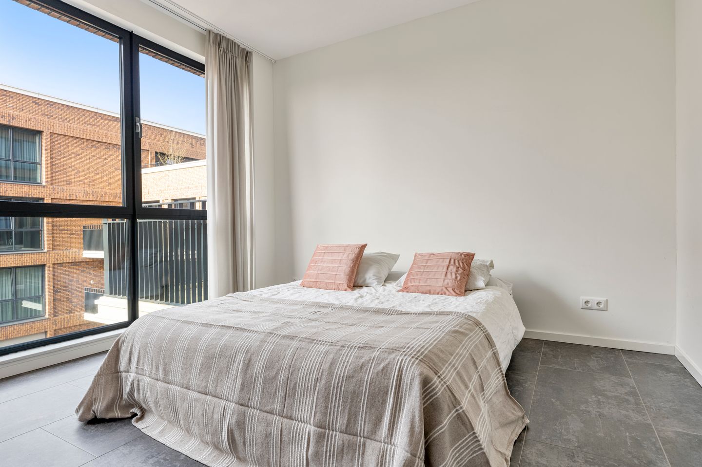 Modern Apartment in Paleiskwartier with Balcony and Parking — 31