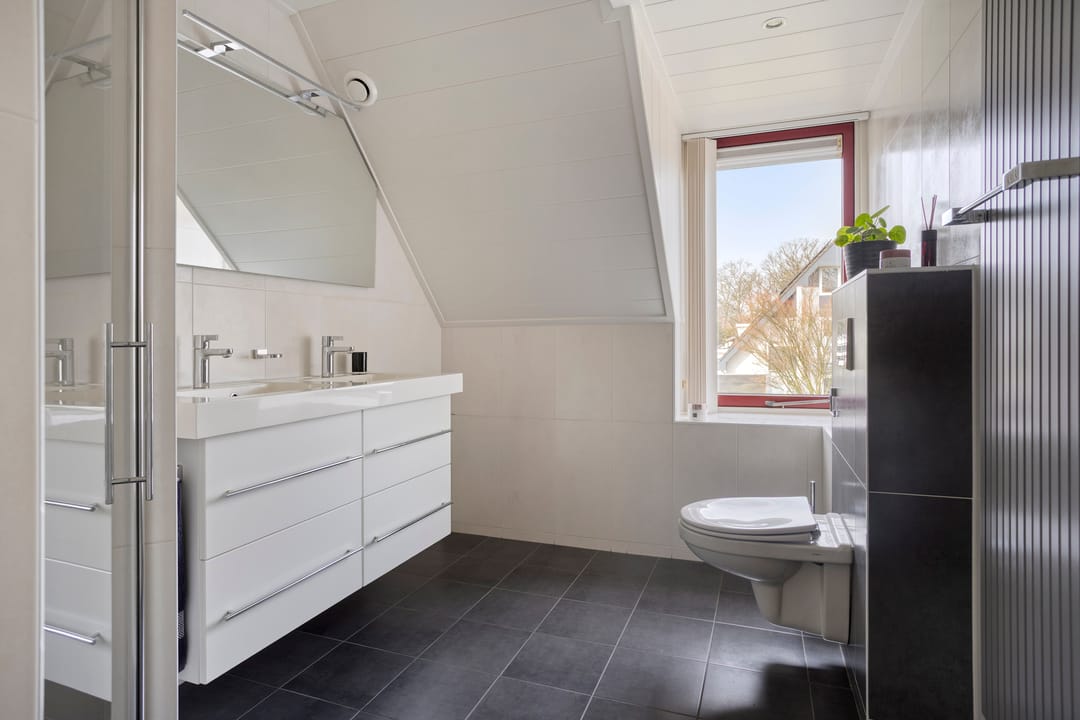 Spacious semi-detached home with energy label A in green Petenbos neighborhood — 16