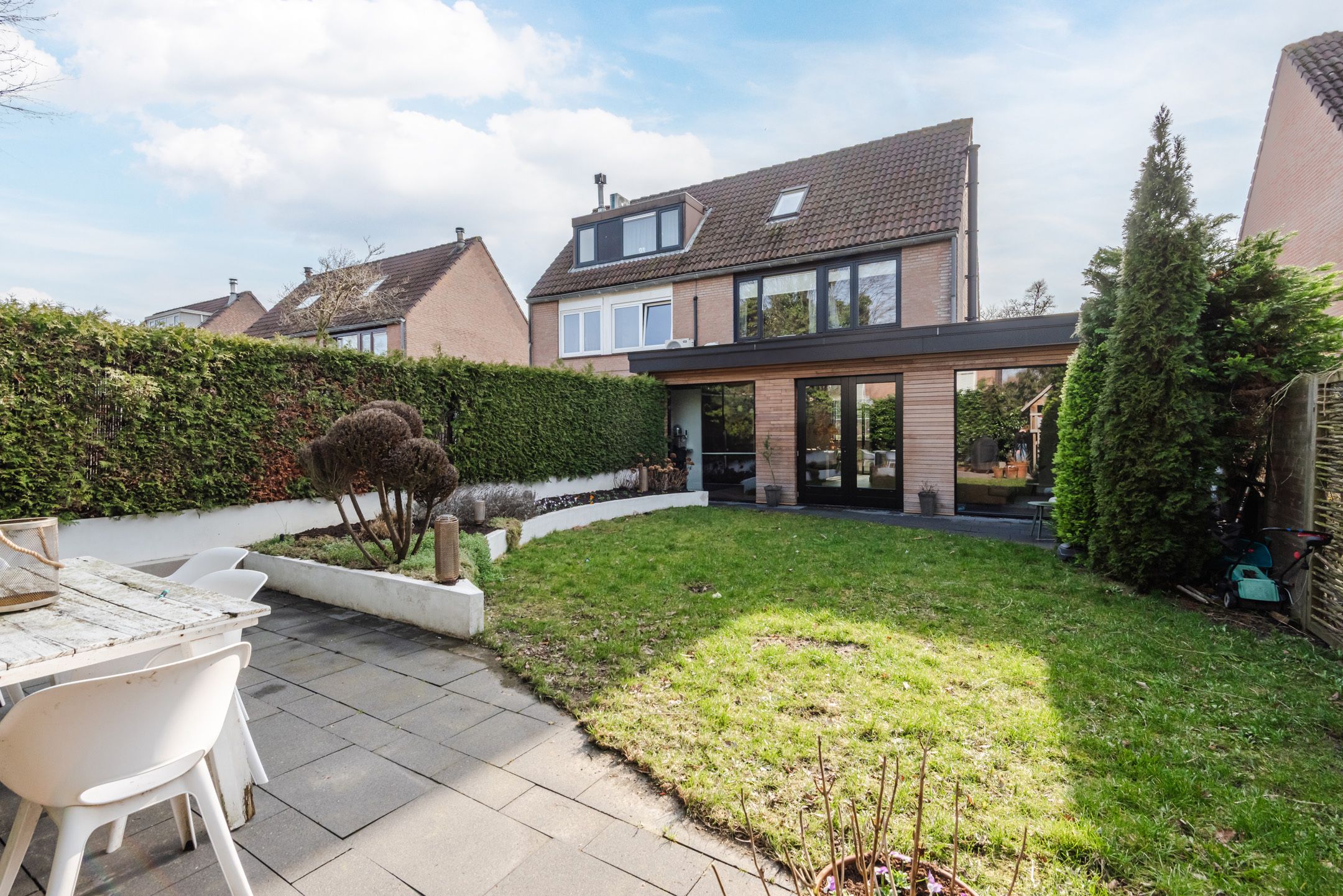 Spacious and Stylish Semi-Detached Family Home in Almere De Gouwen — 43