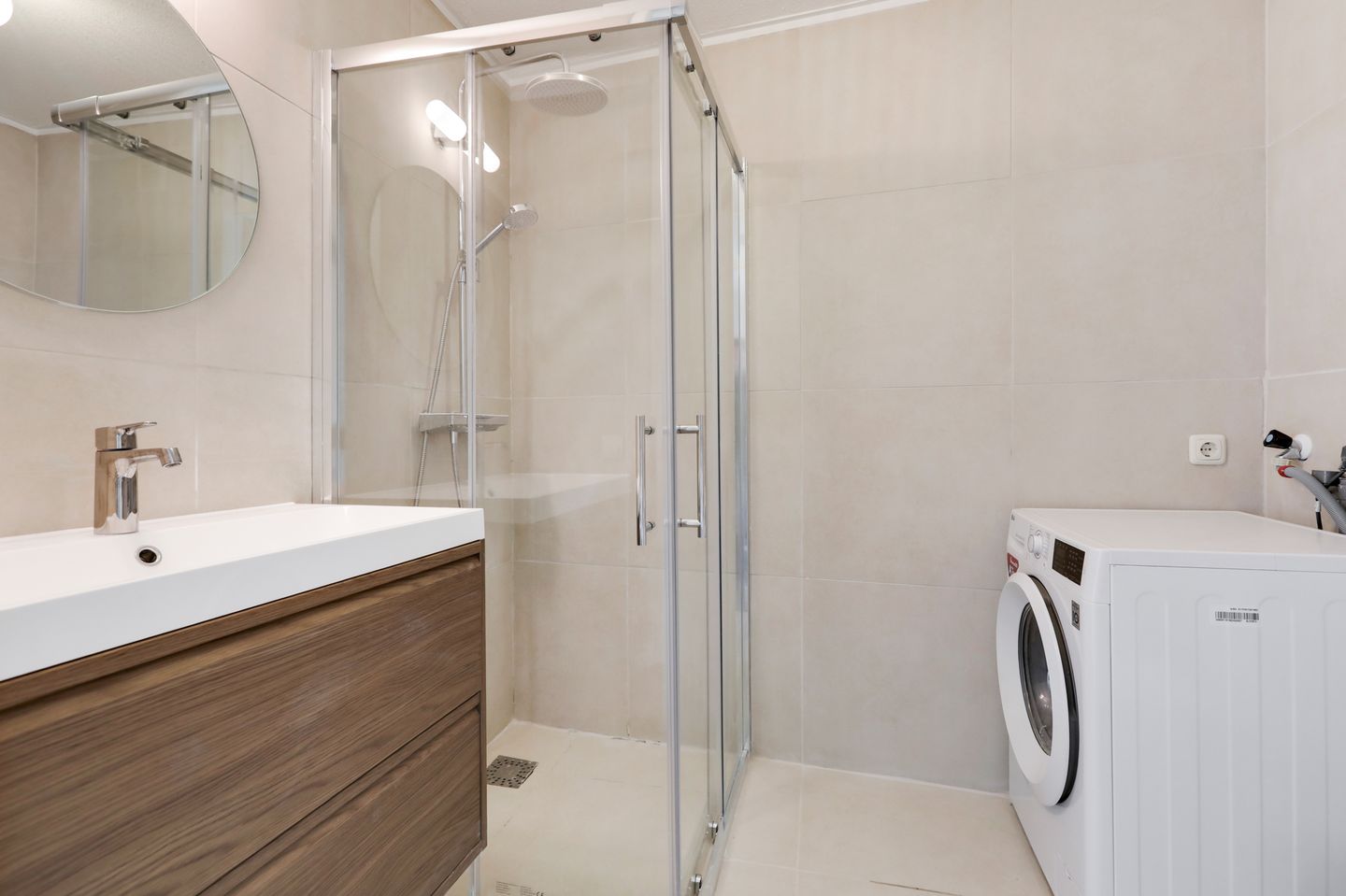 Photo 35 of Konrad Adenauerplein 9