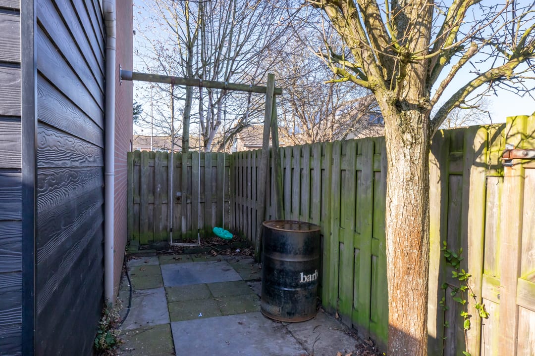 Spacious semi-detached family home with garage and office space in quiet Meliskerke — 30