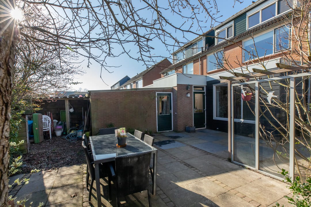 Spacious semi-detached family home with garage and office space in quiet Meliskerke — 25