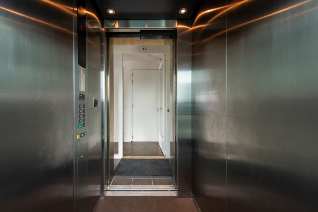 Photo 12 of Schoenerstraat 23