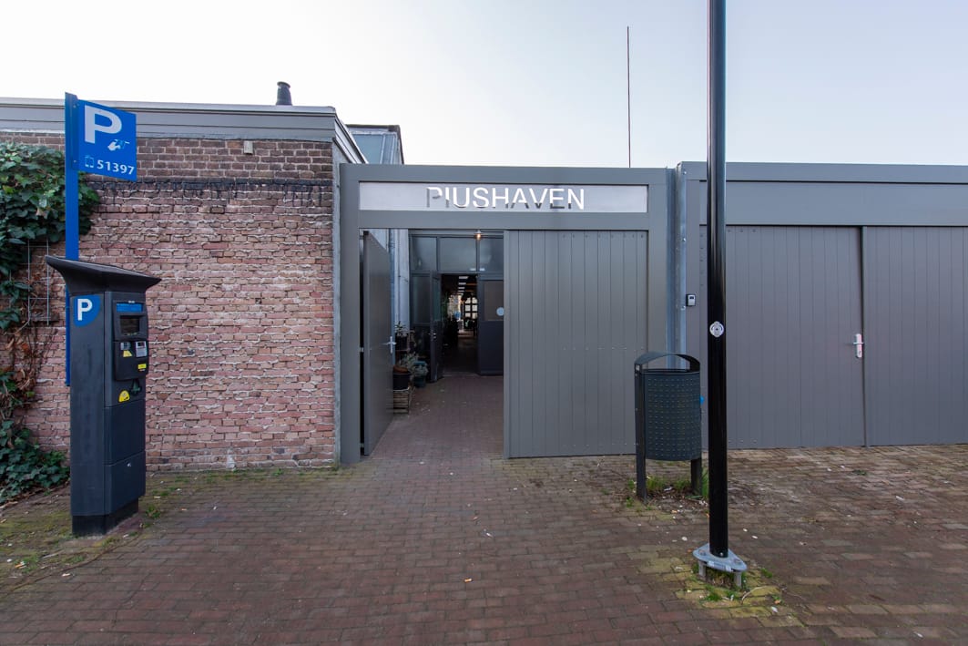 Photo 40 of Schoenerstraat 23