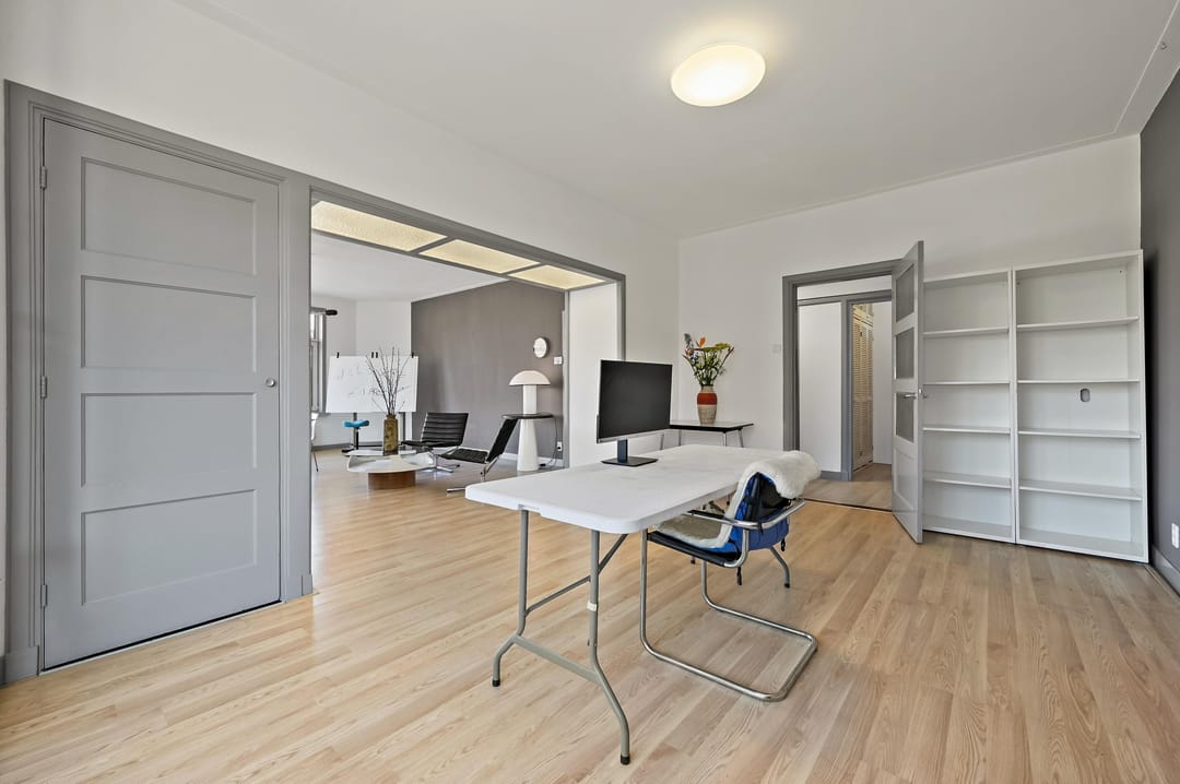 Spacious corner duplex apartment with three balconies located in The Hague — 13