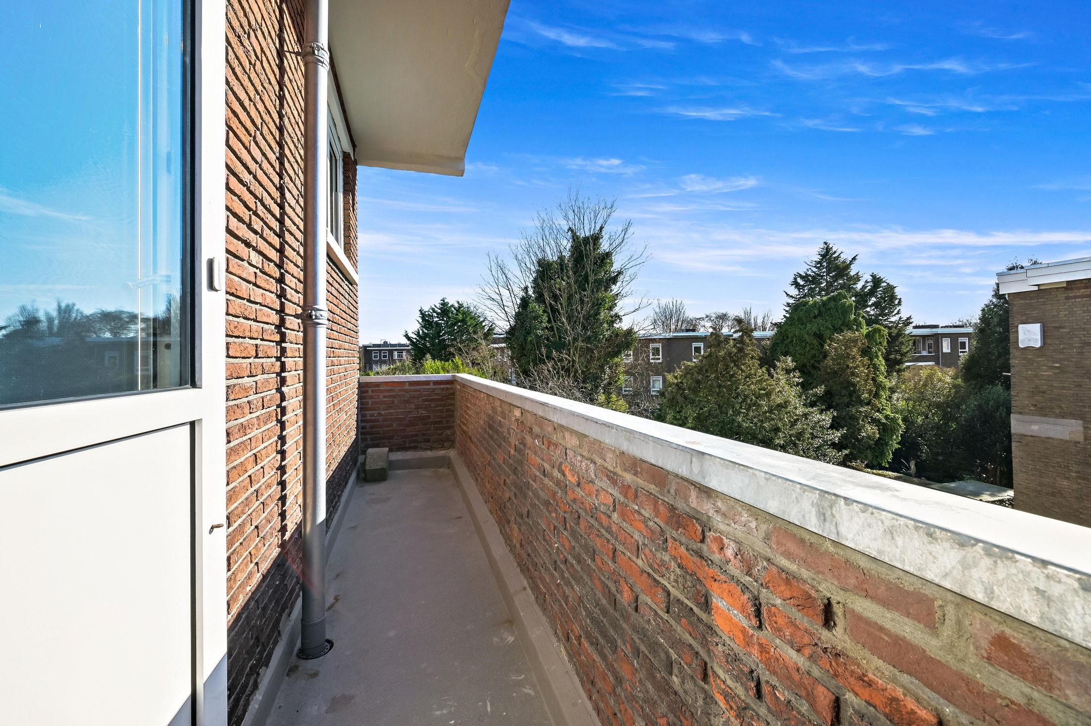 Spacious corner duplex apartment with three balconies located in The Hague — 21
