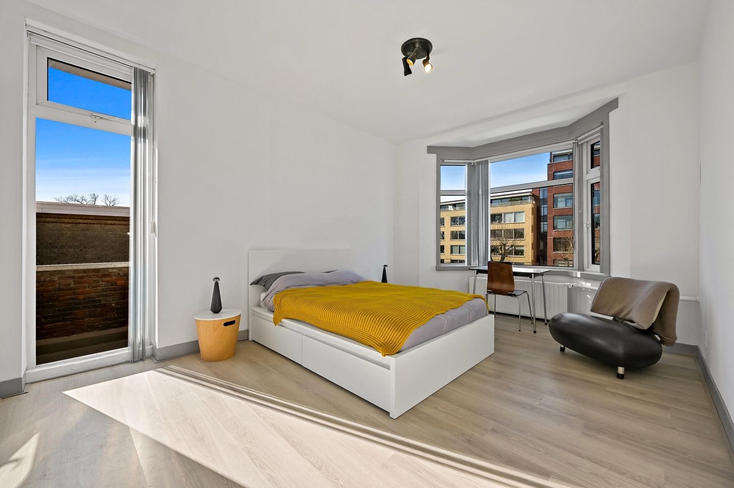 Spacious corner duplex apartment with three balconies located in The Hague — 19