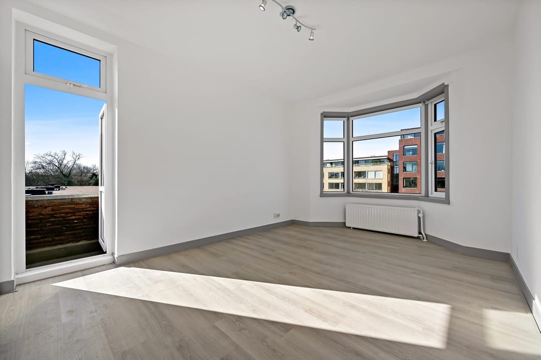 Spacious corner duplex apartment with three balconies located in The Hague — 26