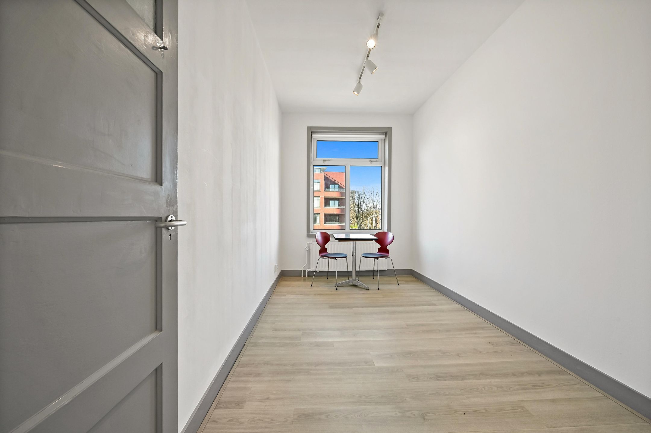 Spacious corner duplex apartment with three balconies located in The Hague — 30