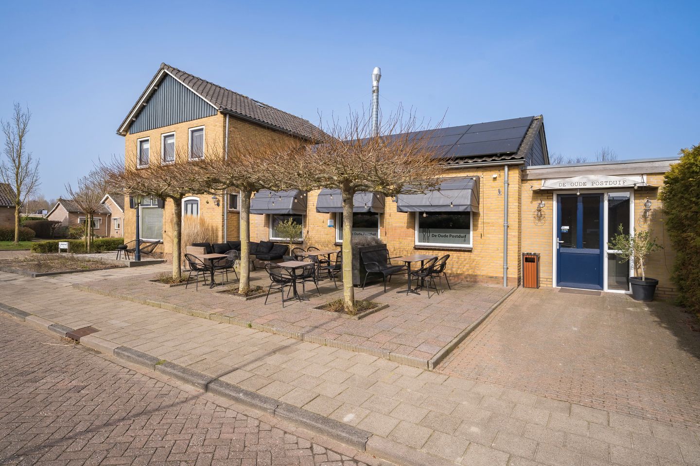 Bekijk foto 1 van Professor J. C. Dorststraat 2