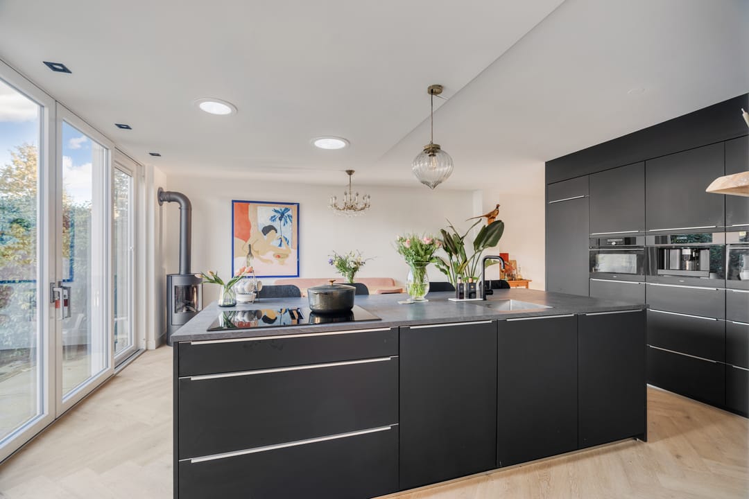 Luxury Renovated Family Home in Almere-Haven — 21
