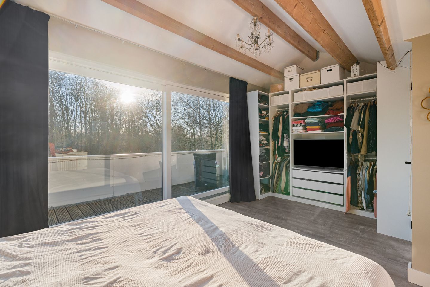 Luxury Renovated Family Home in Almere-Haven — 43