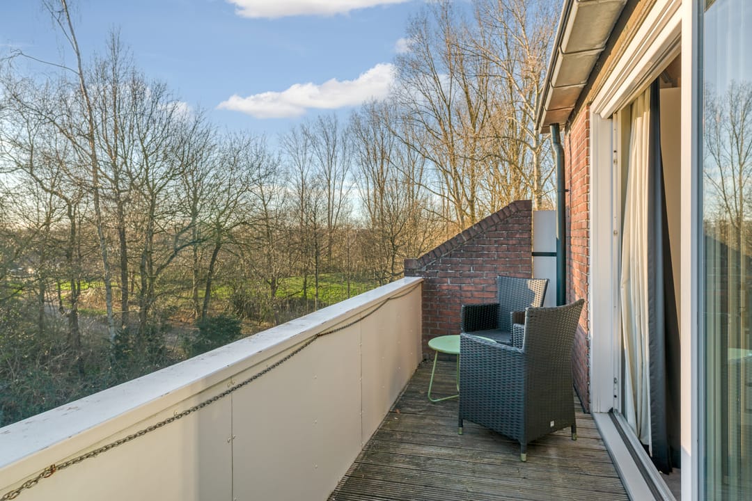 Luxury Renovated Family Home in Almere-Haven — 46