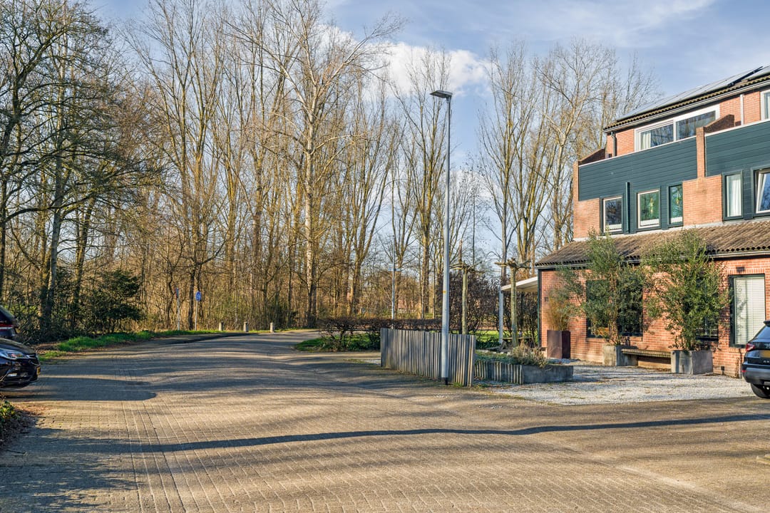 Luxury Renovated Family Home in Almere-Haven — 66