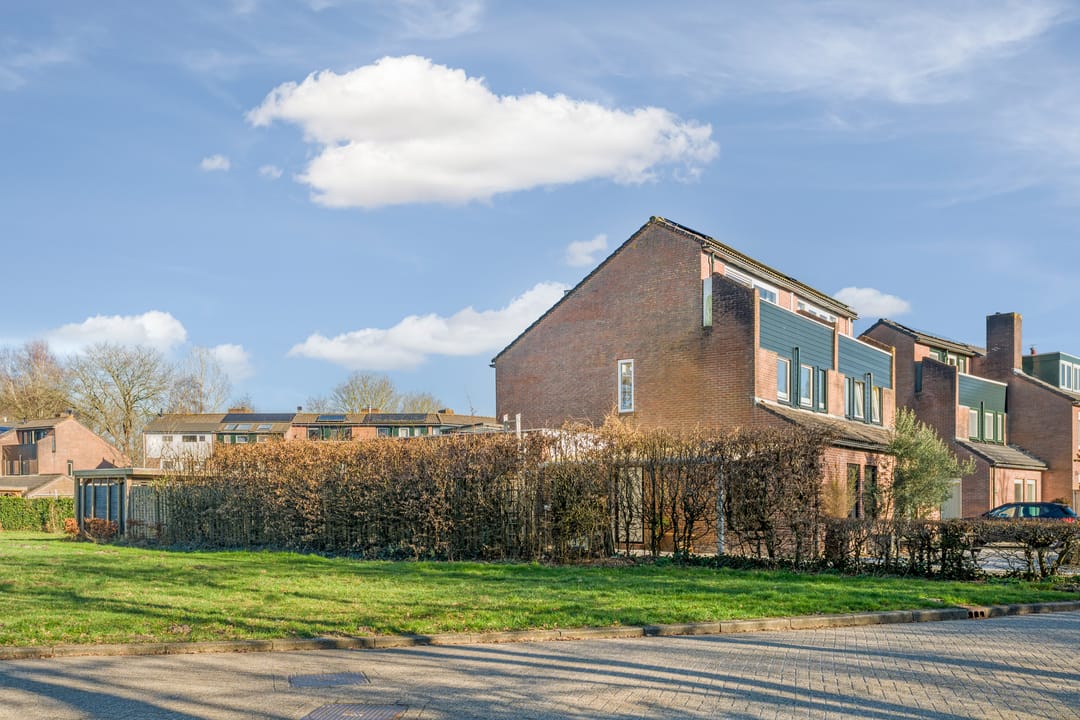 Luxury Renovated Family Home in Almere-Haven — 67