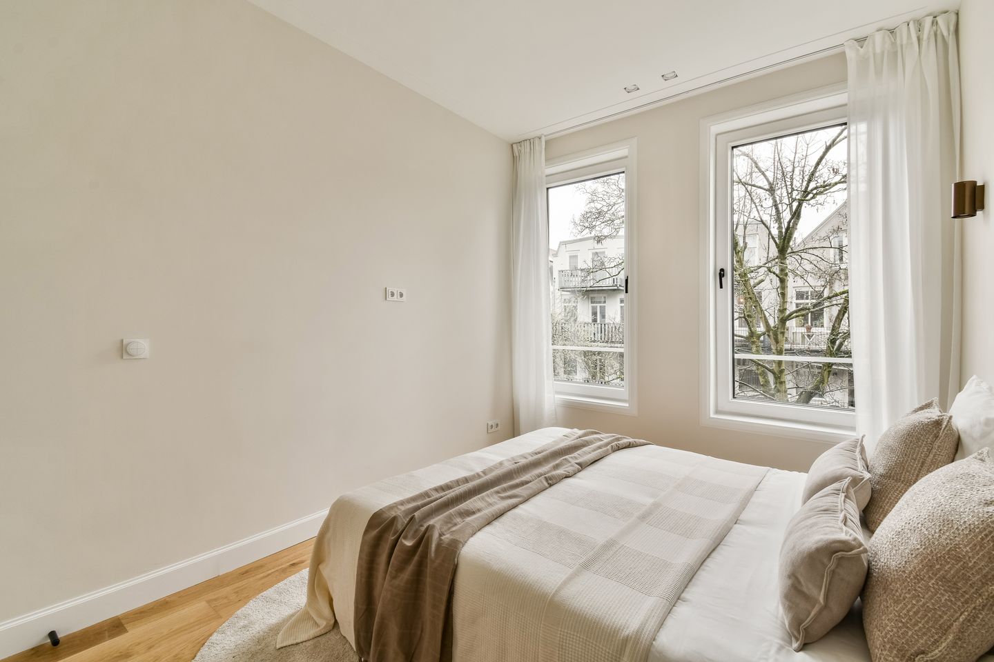 Premium Renovated Apartment Near Sarphatipark in De Pijp — 17