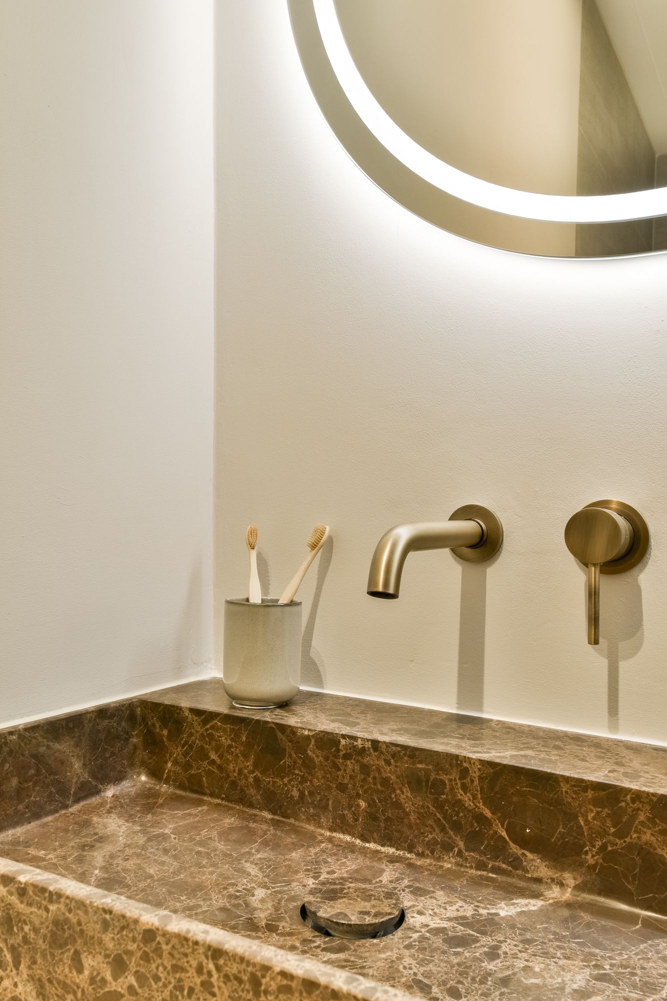 Premium Renovated Apartment Near Sarphatipark in De Pijp — 20