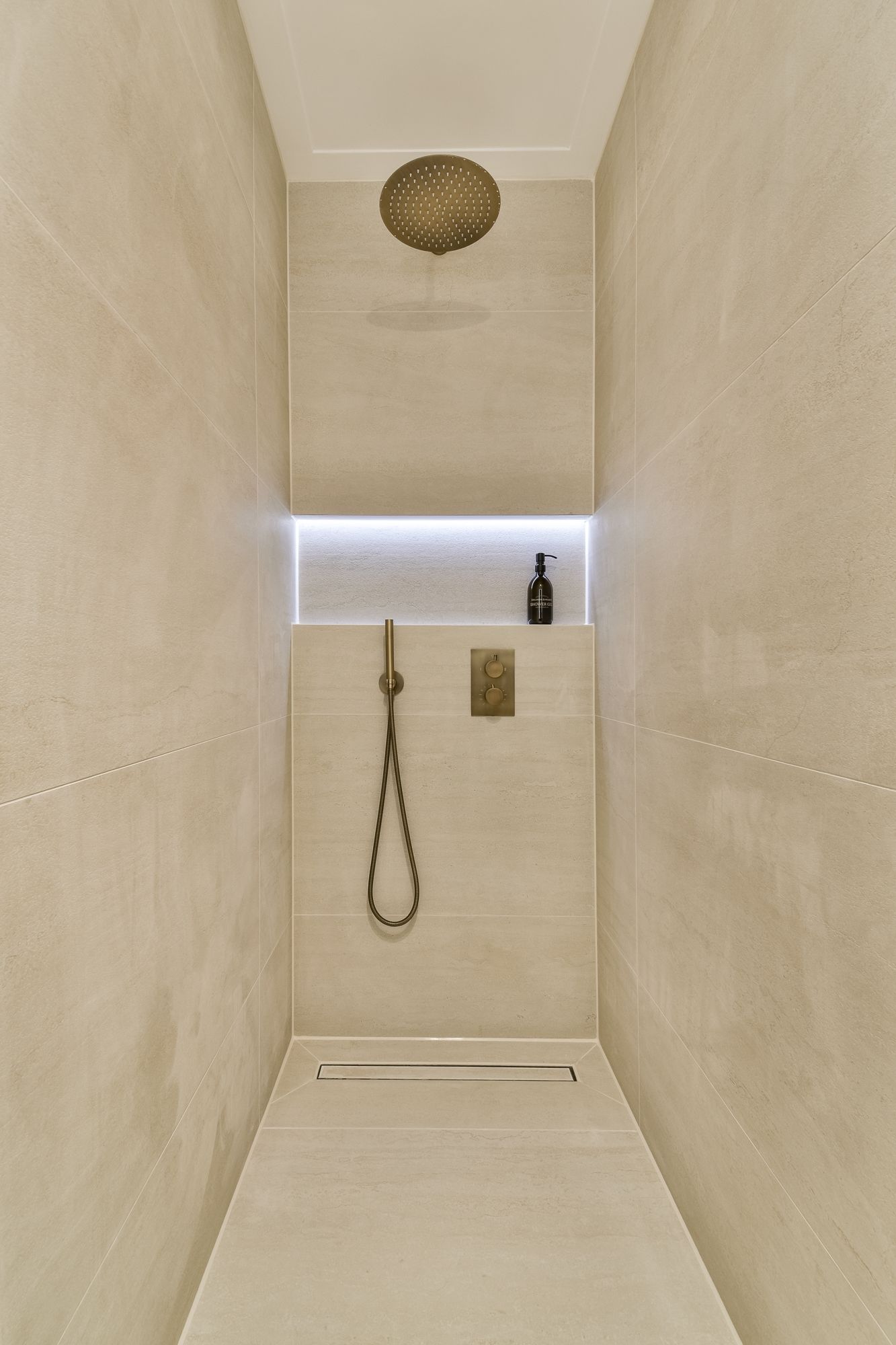 Premium Renovated Apartment Near Sarphatipark in De Pijp — 22