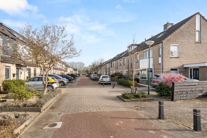 Photo 4 of Lucretia van Merkenlaan 29