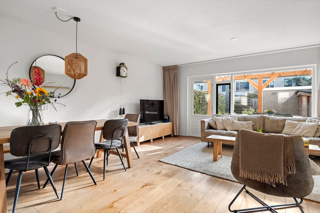 Spacious family home with five bedrooms and energy label A in child friendly Veenendaal West — 16