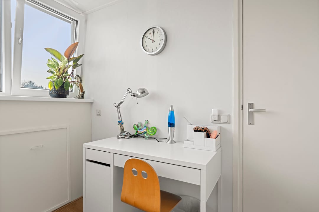 Spacious family home with five bedrooms and energy label A in child friendly Veenendaal West — 37