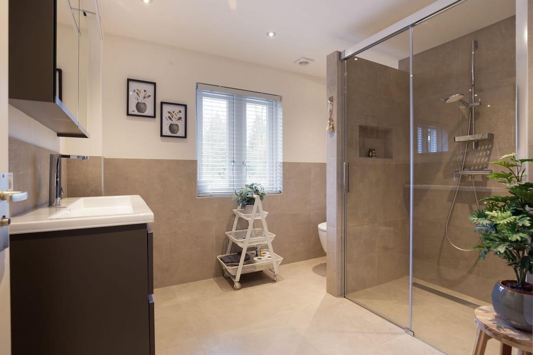 Spacious semi-detached residence with home office potential in Waalwijk Meerdijk — 40