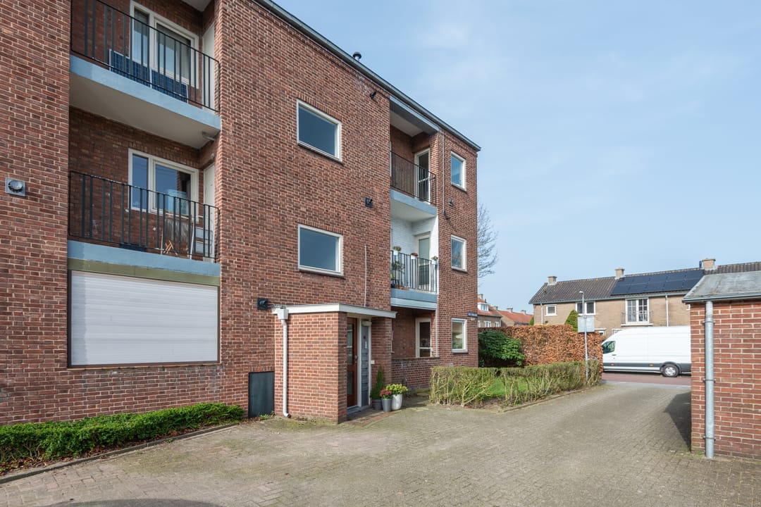 Light 3-room apartment with two balconies near the Bussumerheide — 25