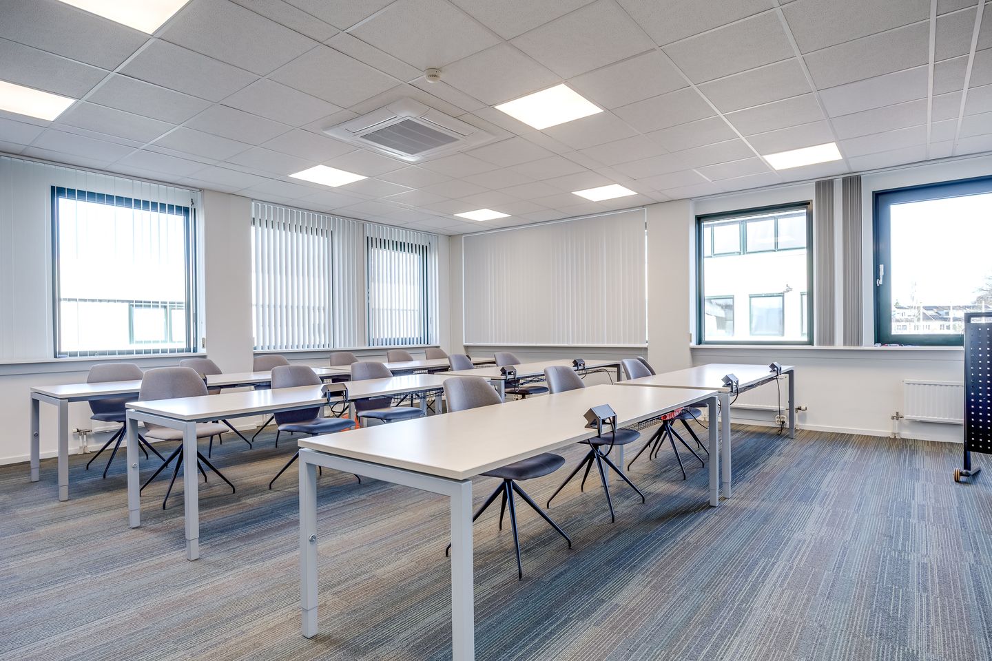 Bekijk foto 3 van Leyenseweg 113