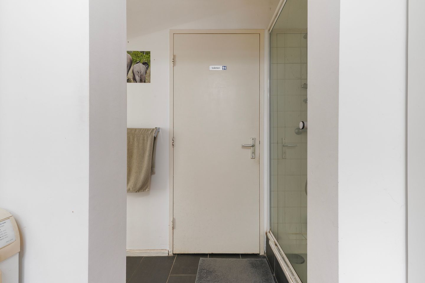 Unieke geschakelde bungalow met riant perceel aan het water in Tilburg — 21
