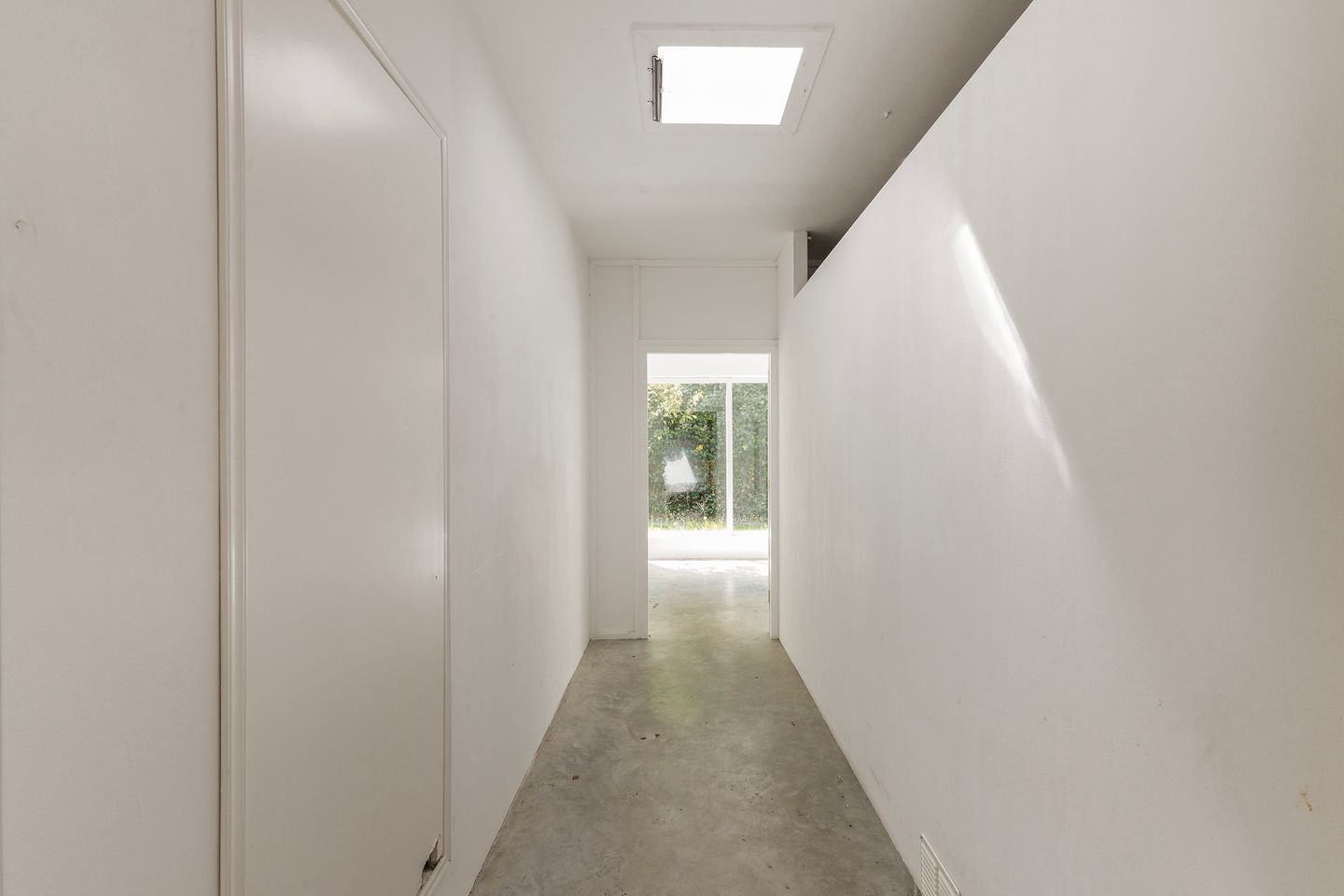 Unieke geschakelde bungalow met riant perceel aan het water in Tilburg — 37