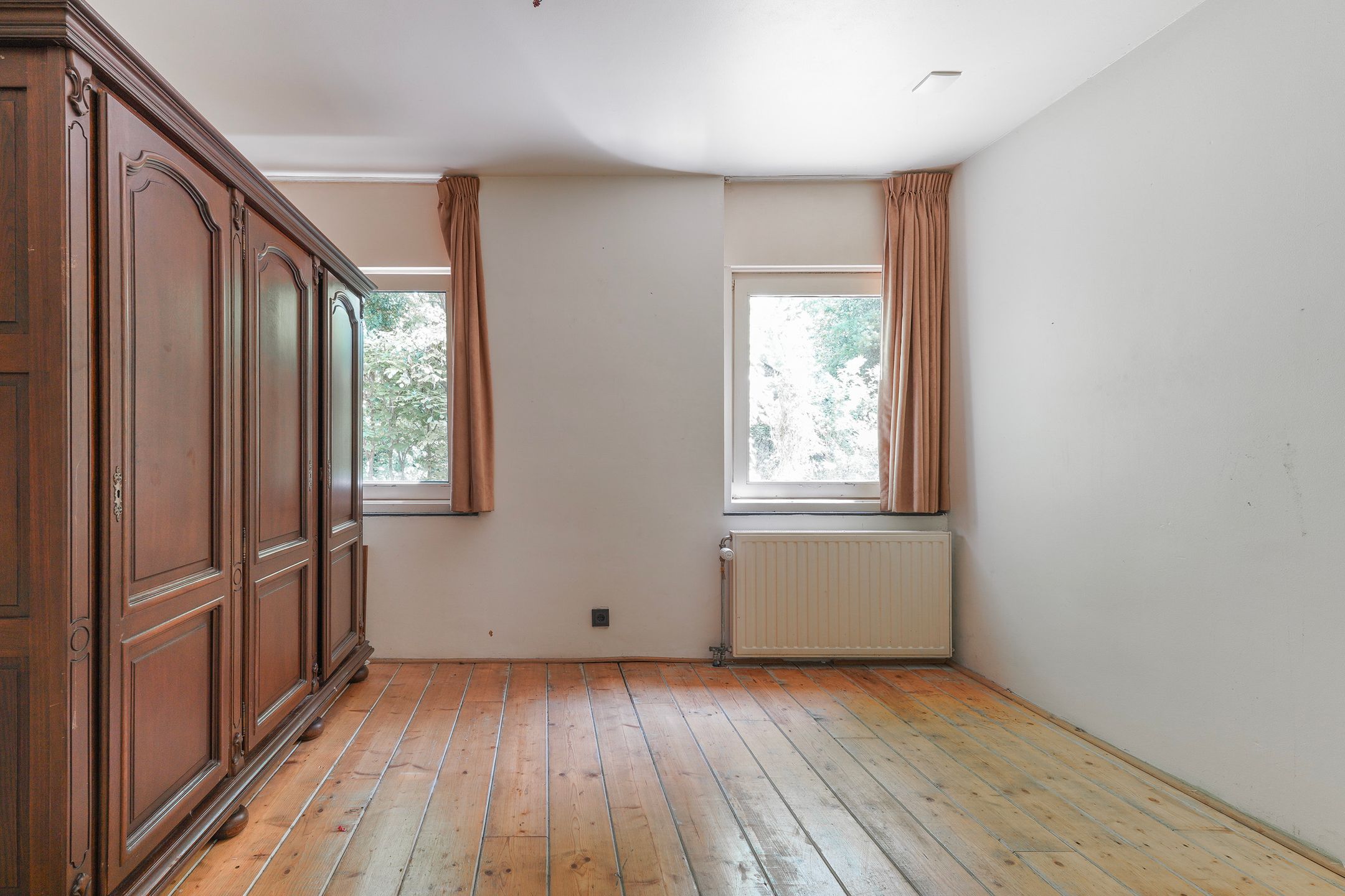 Unieke geschakelde bungalow met riant perceel aan het water in Tilburg — 54