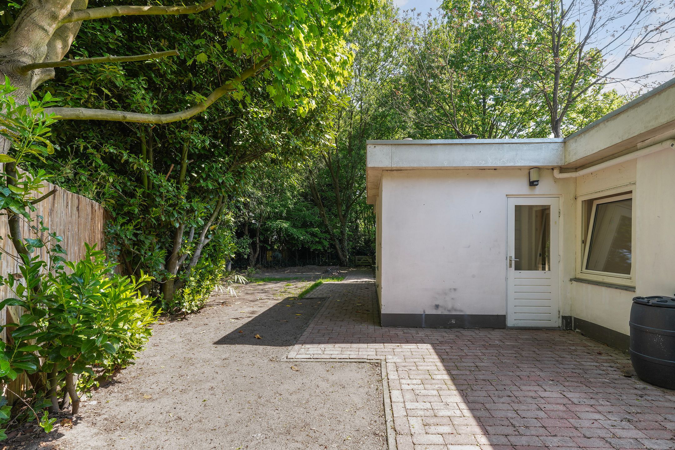 Unieke geschakelde bungalow met riant perceel aan het water in Tilburg — 58