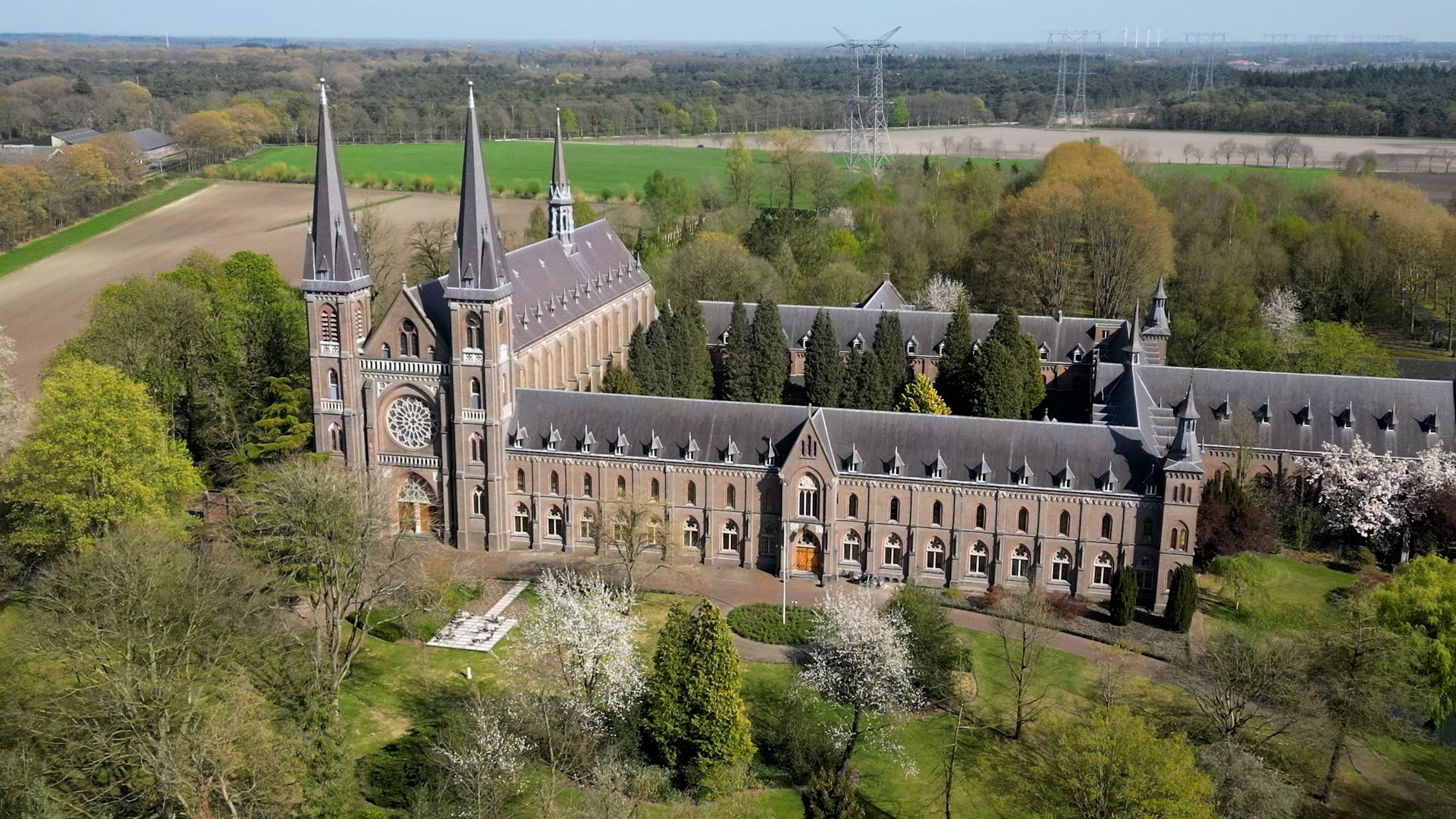 Unieke geschakelde bungalow met riant perceel aan het water in Tilburg — 61