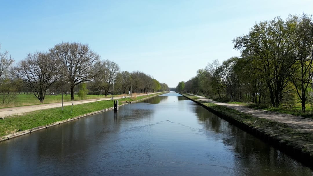 Unieke geschakelde bungalow met riant perceel aan het water in Tilburg — 62