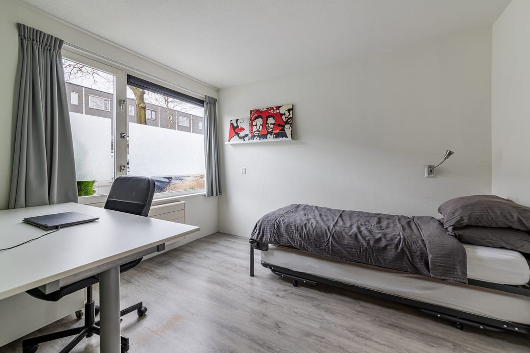 Spacious and well-maintained family home with roof terrace in Nieuw Sloten — 16