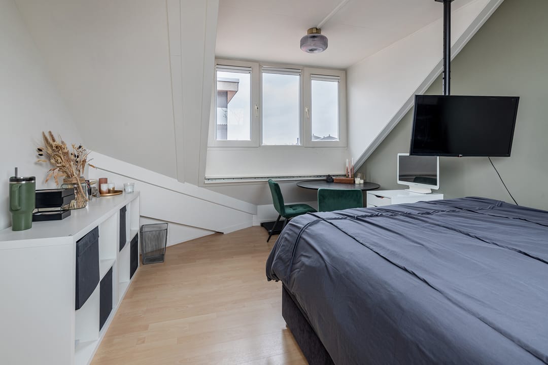 Spacious and well-maintained family home with roof terrace in Nieuw Sloten — 26