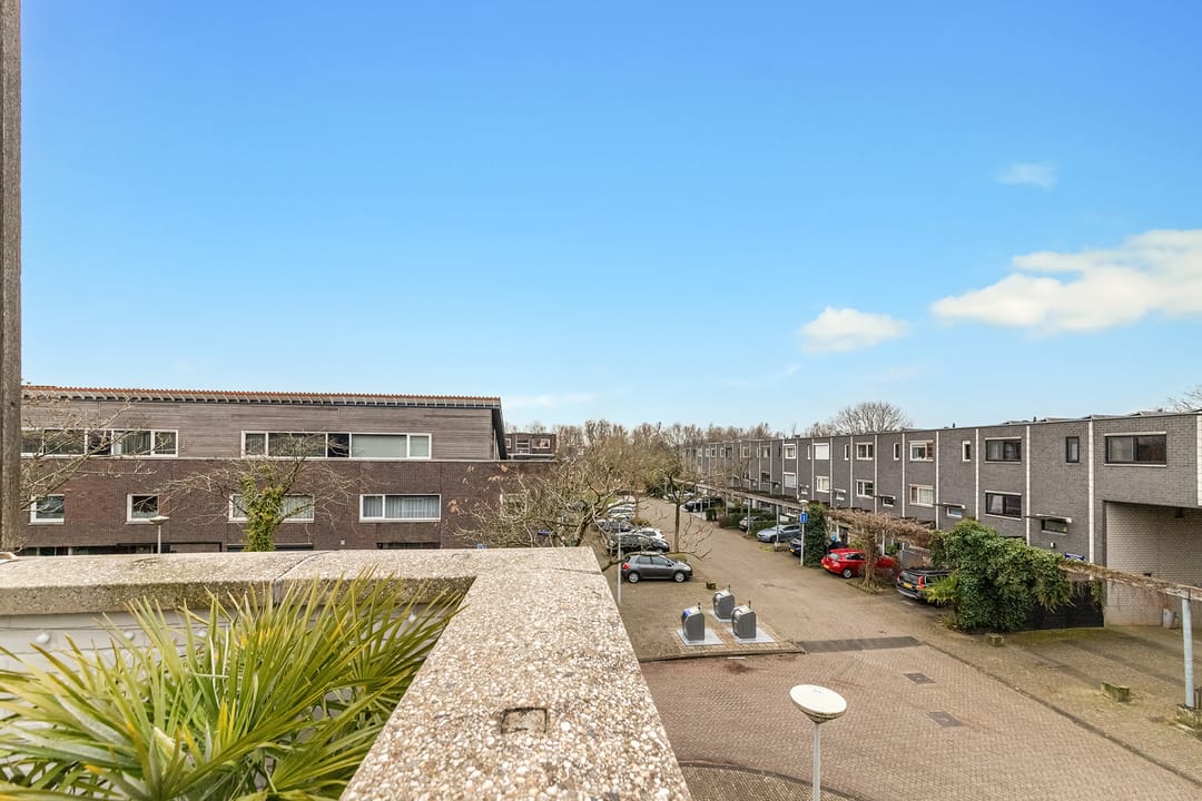 Spacious and well-maintained family home with roof terrace in Nieuw Sloten — 28