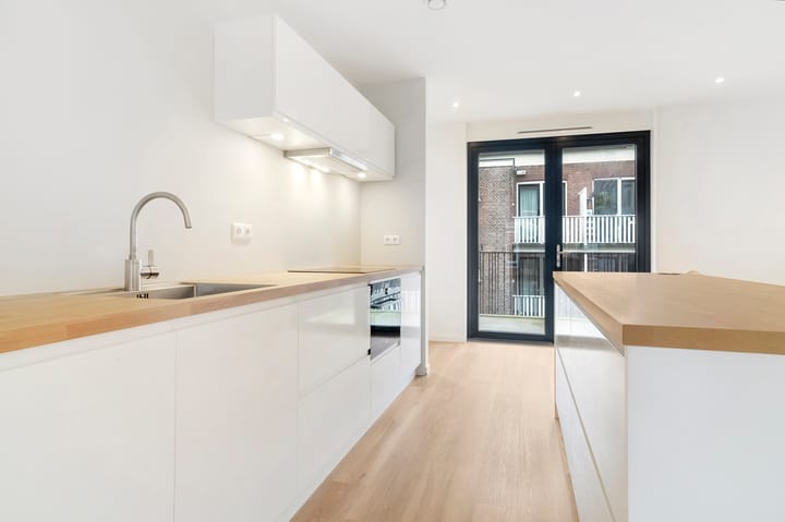 Photo 4 of Oostenburgervoorstraat 63-F