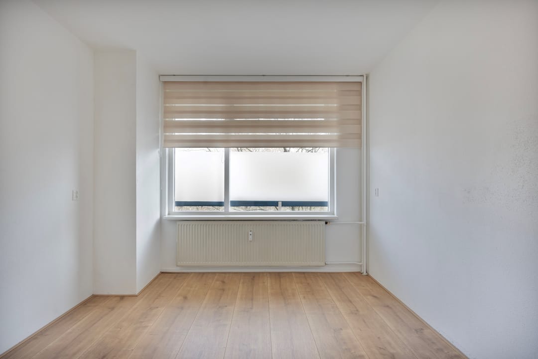 Modern 4-Room Apartment with 3 Bedrooms in Rotterdam Het Lage Land — 27
