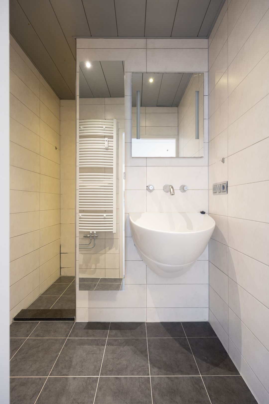 Modern 4-Room Apartment with 3 Bedrooms in Rotterdam Het Lage Land — 30